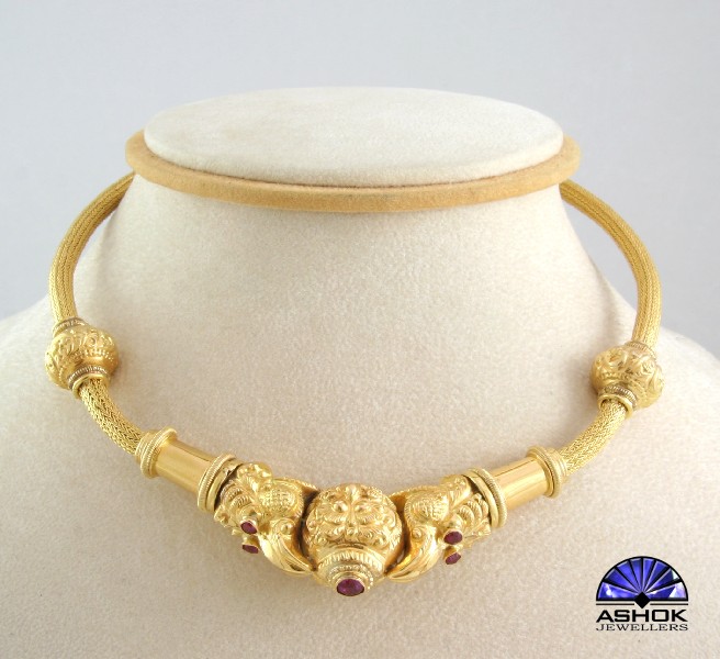 NECKPIECES 0090