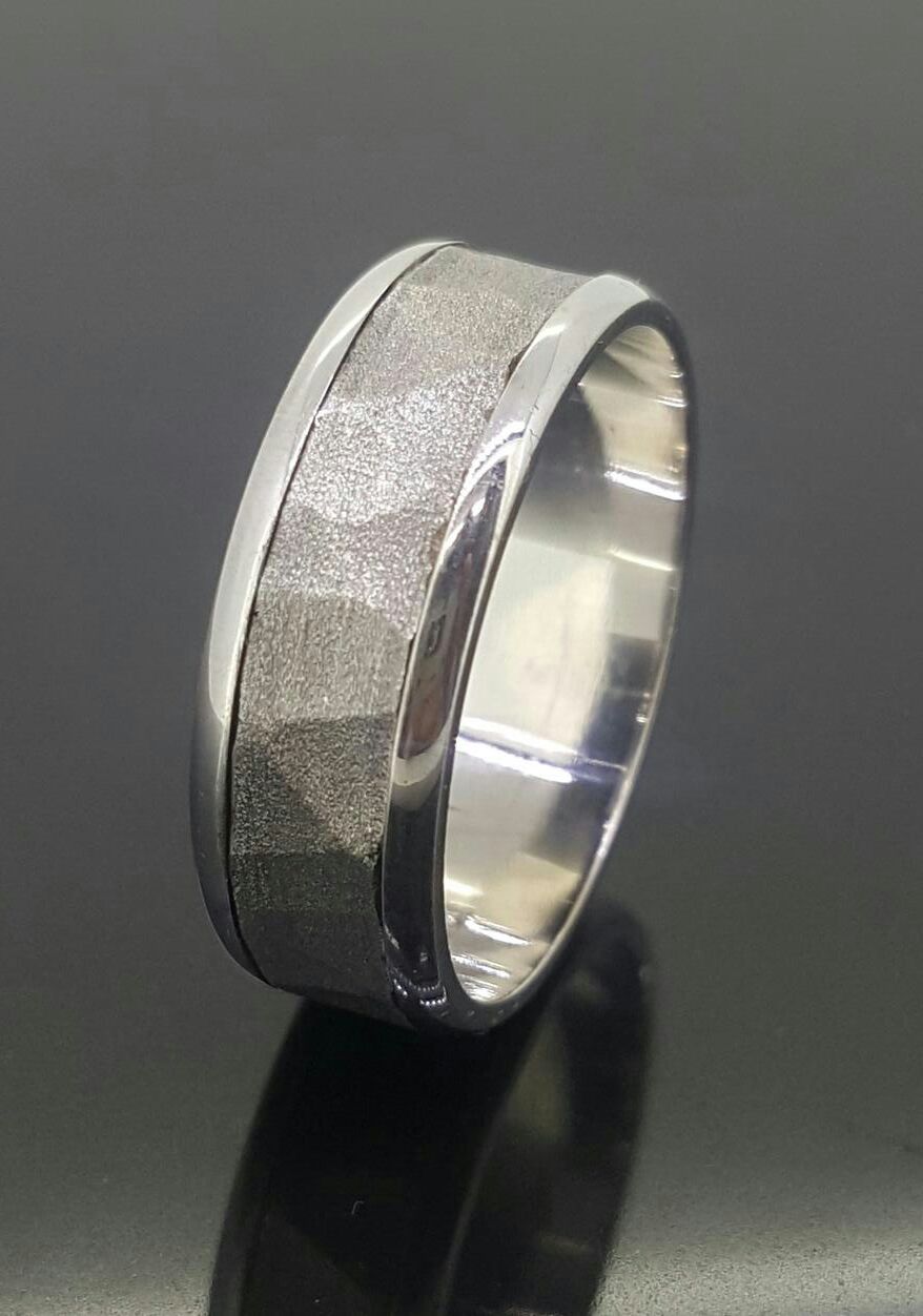 GENTS RING 23