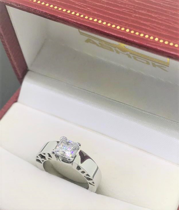 Ladies Diamond Ring - Image 5